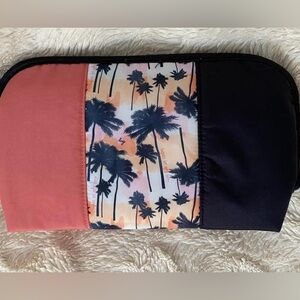 Lug Flash cosmetic bag NWT. OG palm sunset
